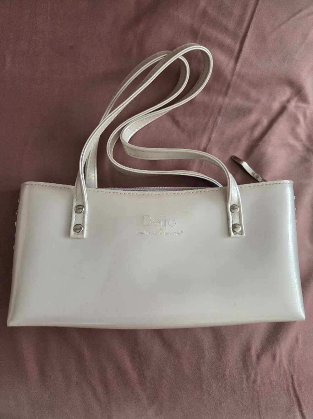 Vintage Beijo London Paris New York Glossy Pearl White Shoulder Y2K Baugette Bag